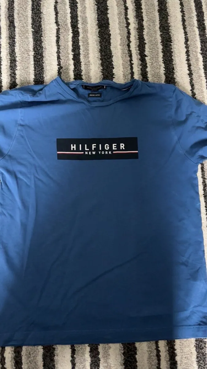 T-Shirts Size S & M - Image 1