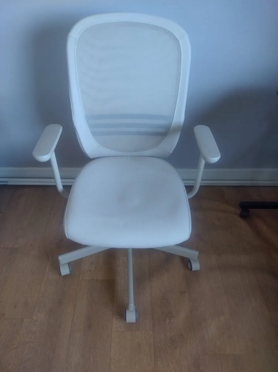 Sit/Stand Desk. Office Chair & Footrest - Image 2