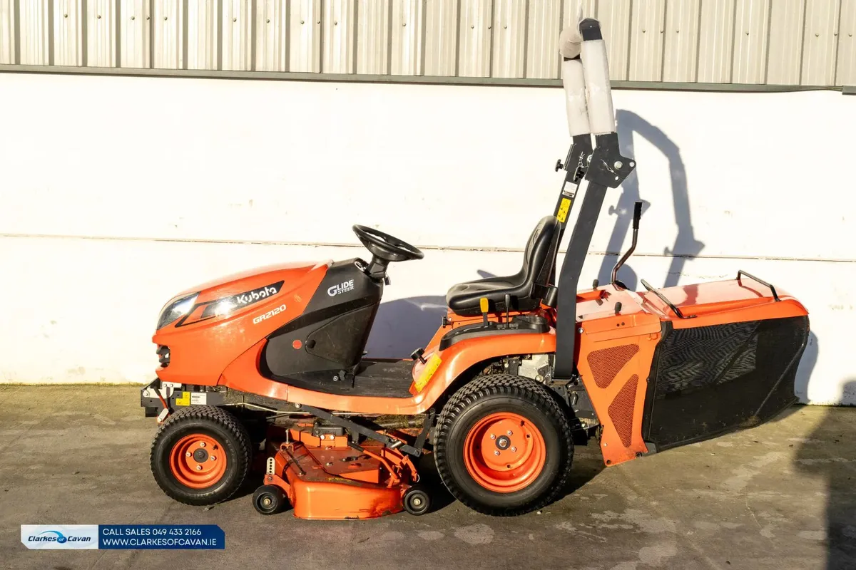 2023 Kubota GR2120 Ride-on Lawnmower - Image 4