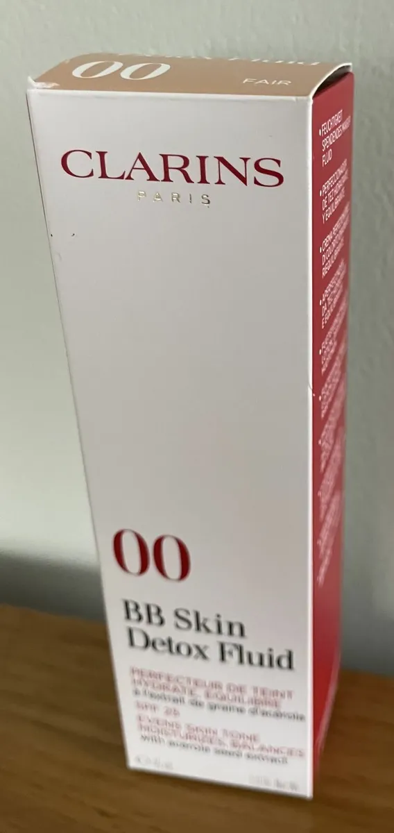 Clarins BB Skin Detox Fluid (00 Fair) - Image 3