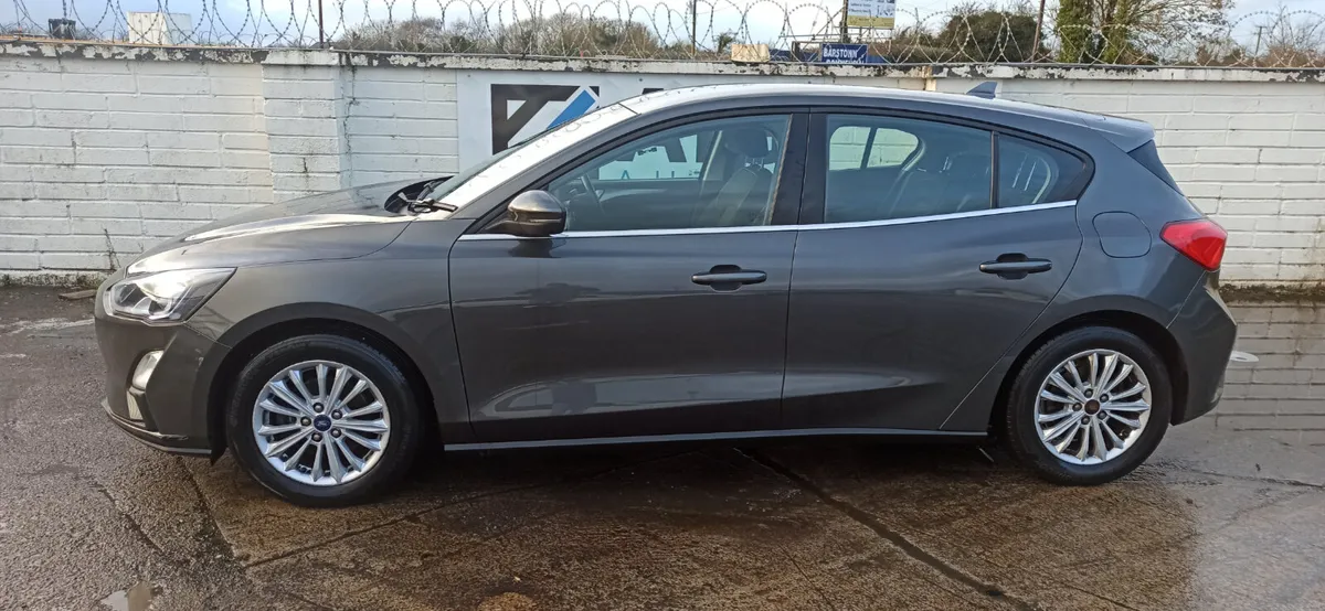 212 Ford Focus 1.5 TDCi TITANIUM SAT NAV Hatchback - Image 3