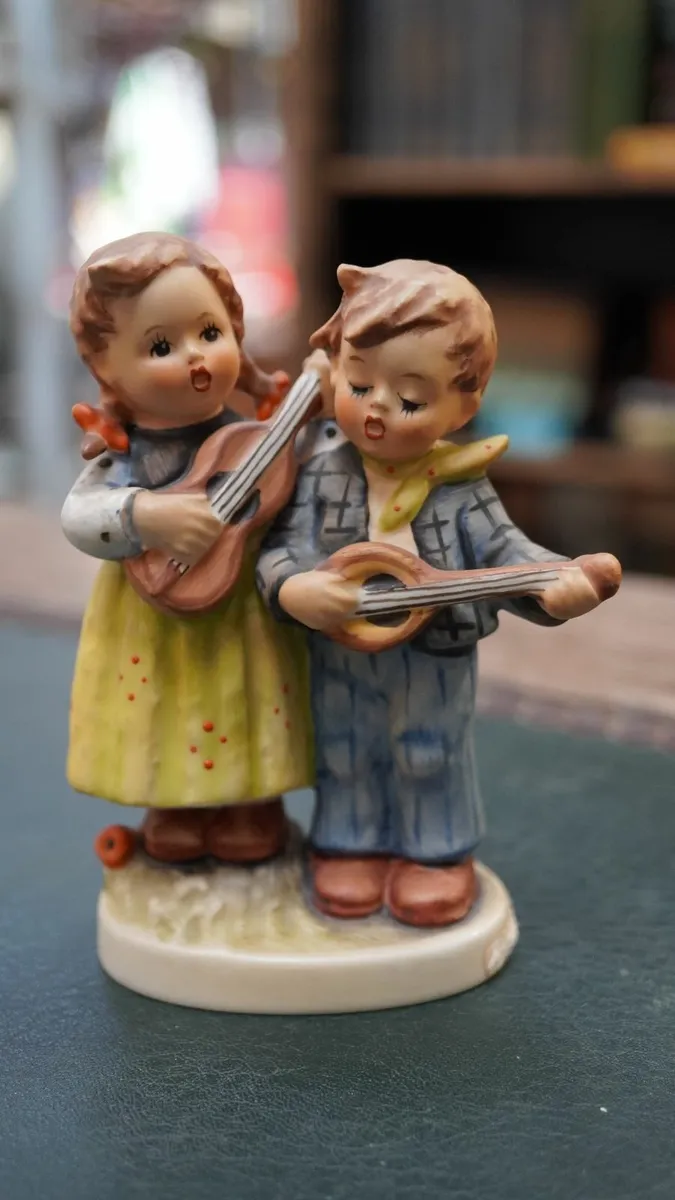 Goebel Hummel Figurine - Happy Days - Image 2