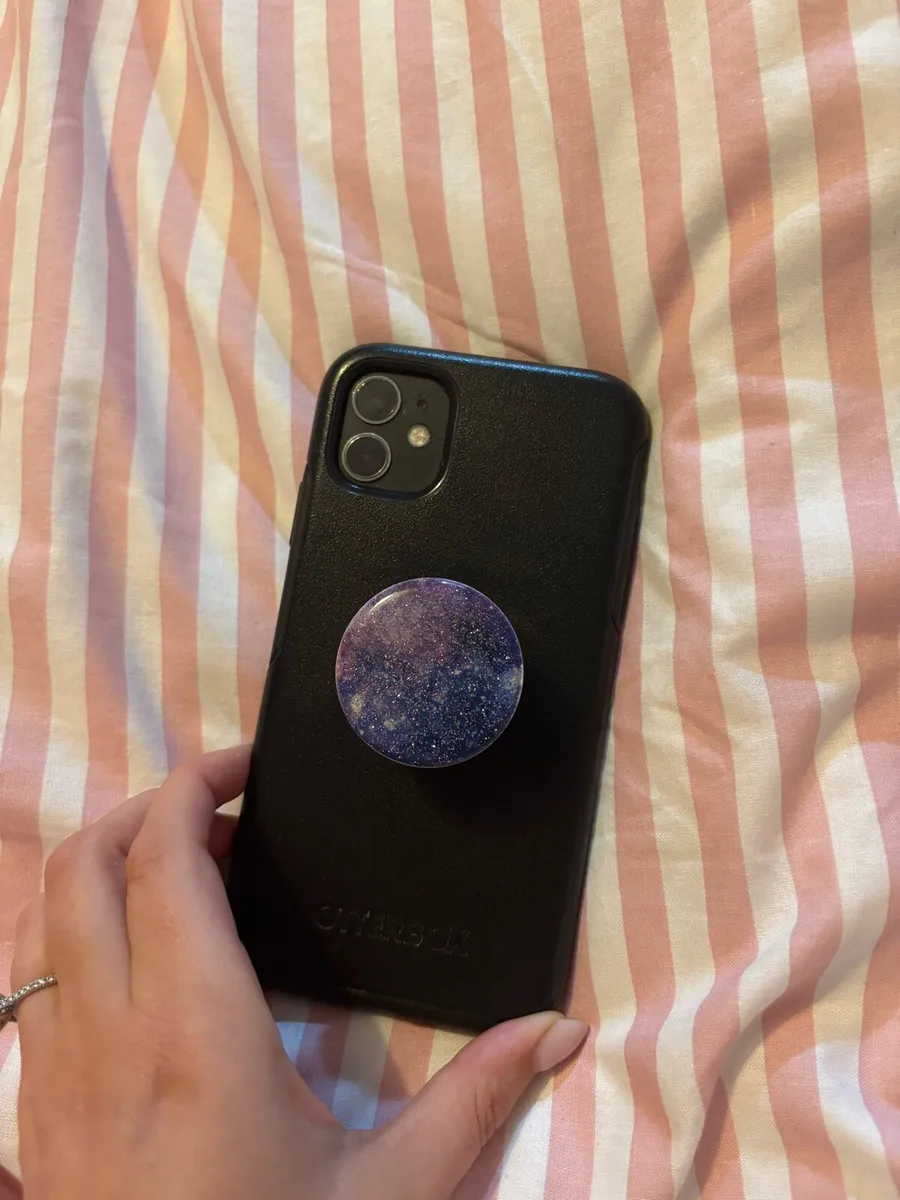iPhone 12 - Image 2