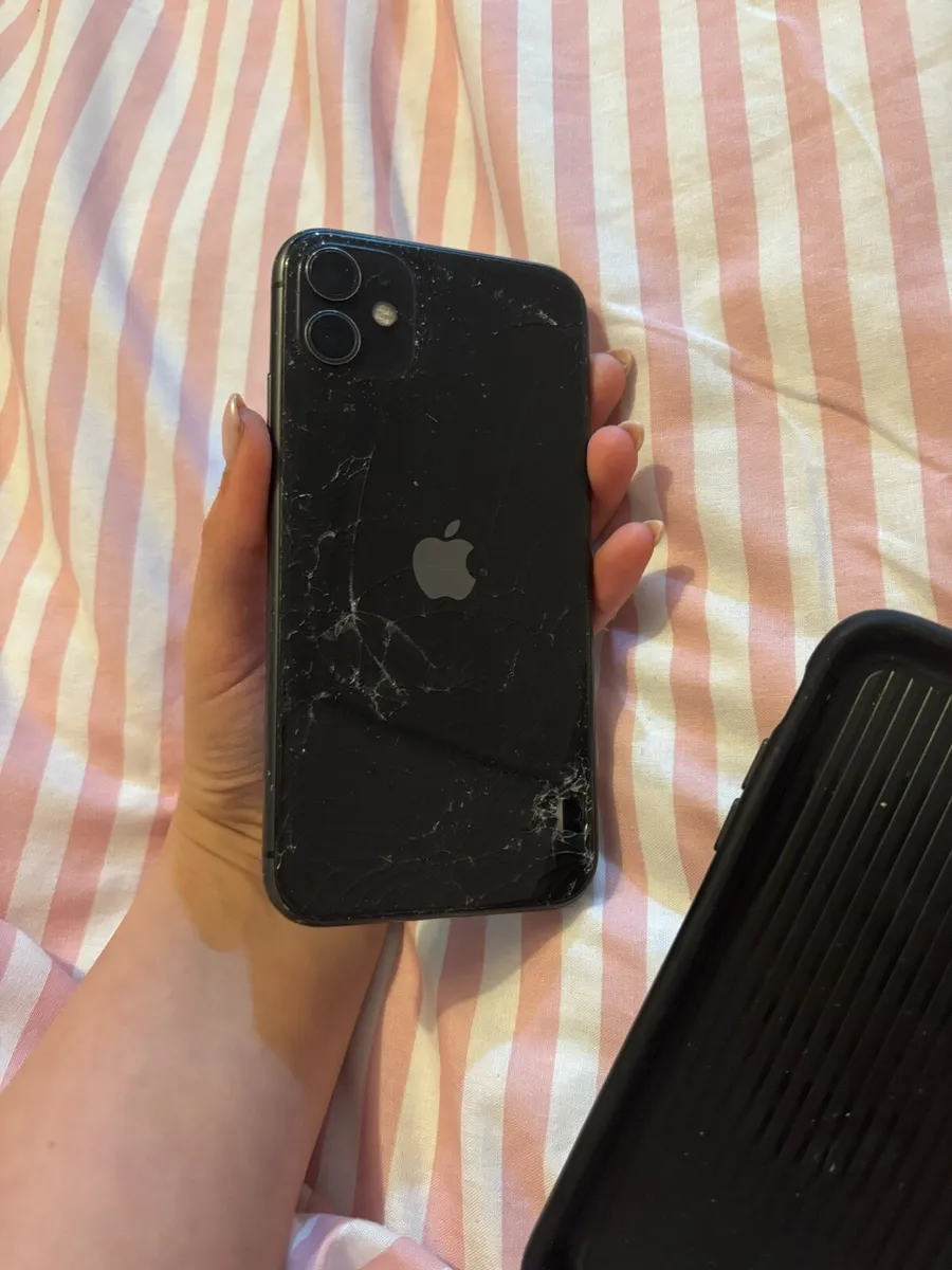 iPhone 12 - Image 3