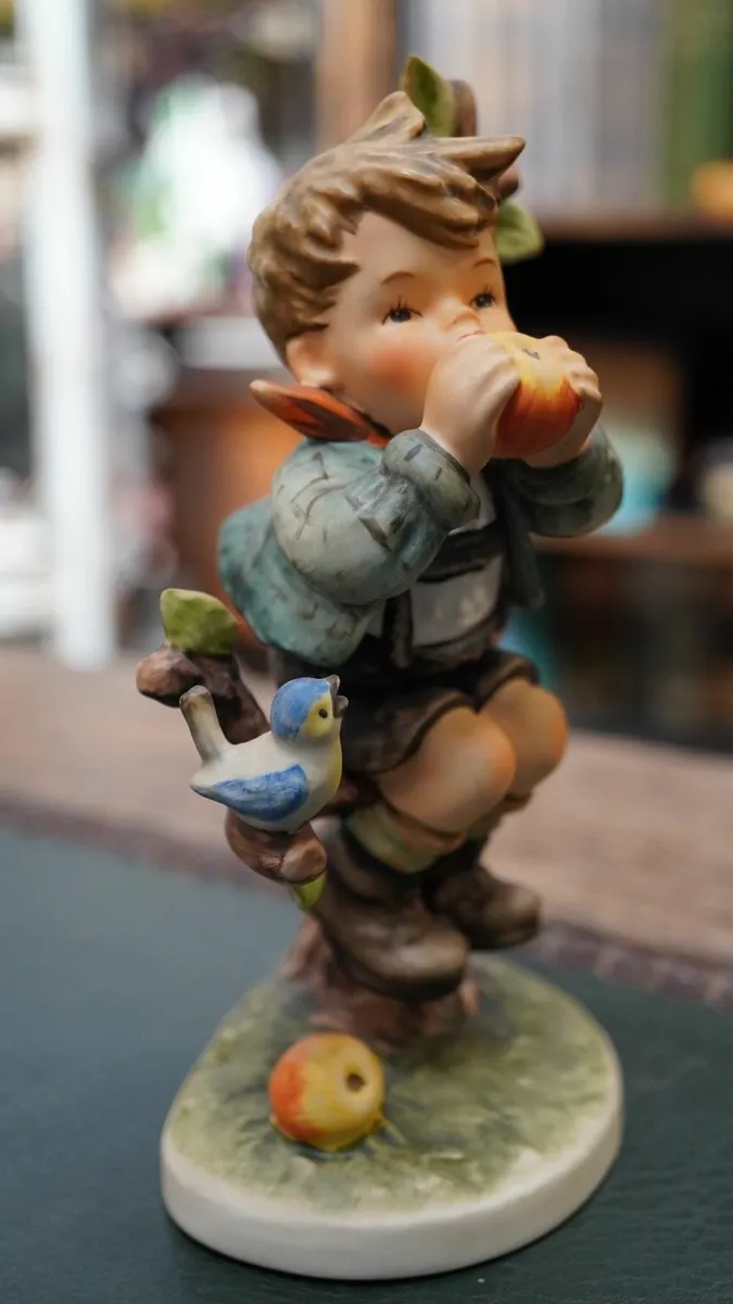 Goebel Hummel Figurine - An Apple A Day - Image 3