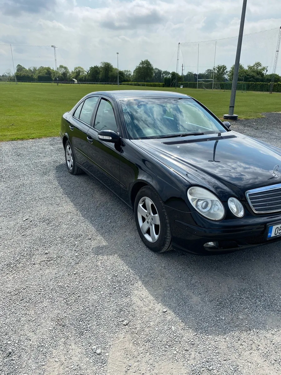 05 Mercedes E220cdi - Image 2