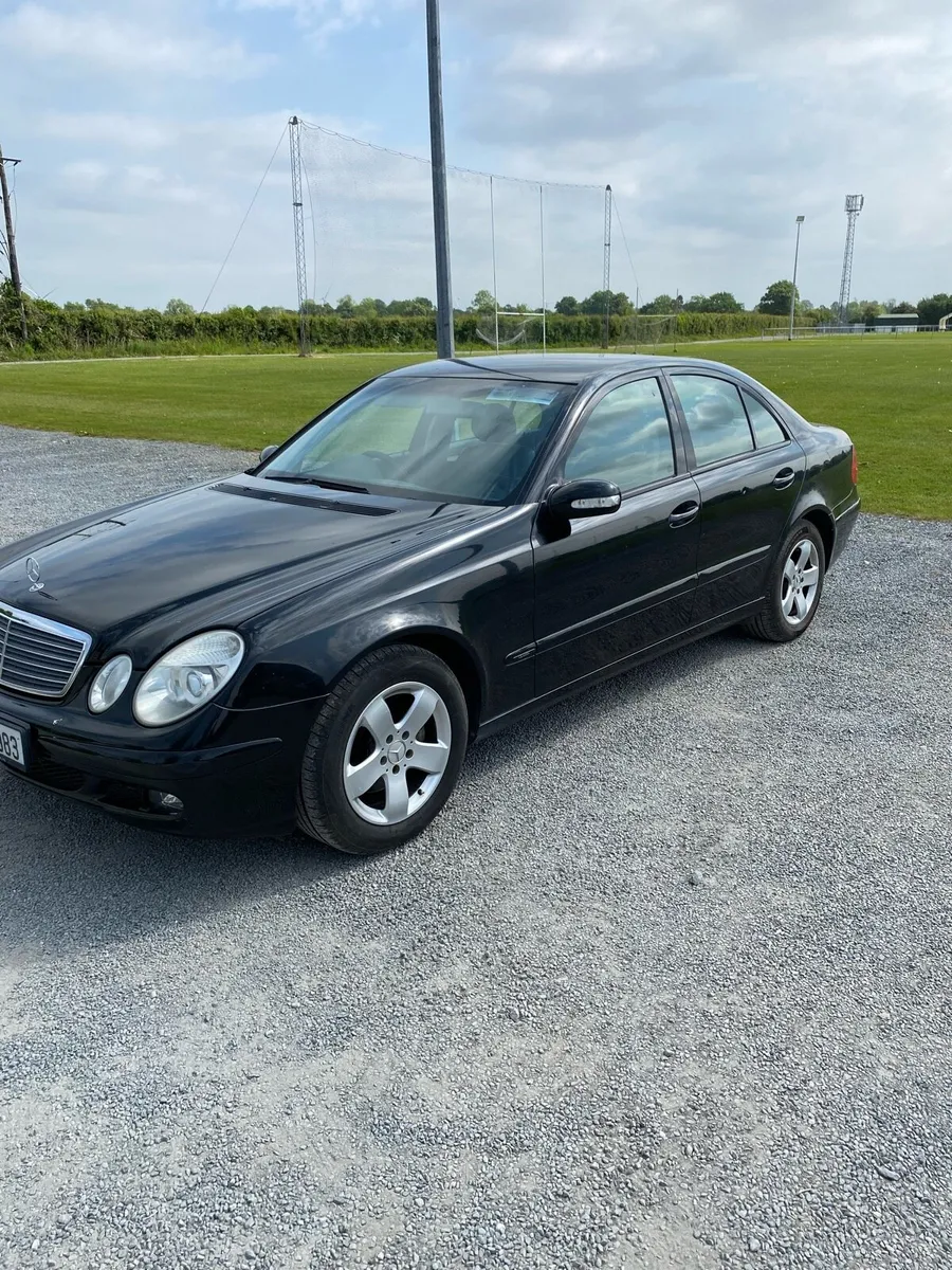 05 Mercedes E220cdi - Image 3