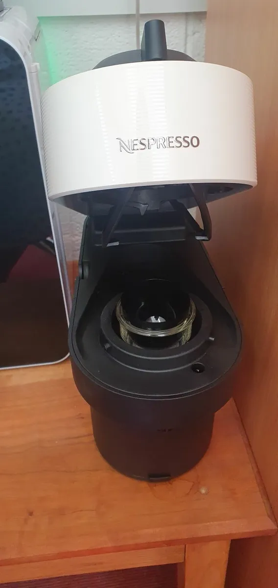 Nespresso Vertuo Next with Aeroccino Milk Frother - Image 2