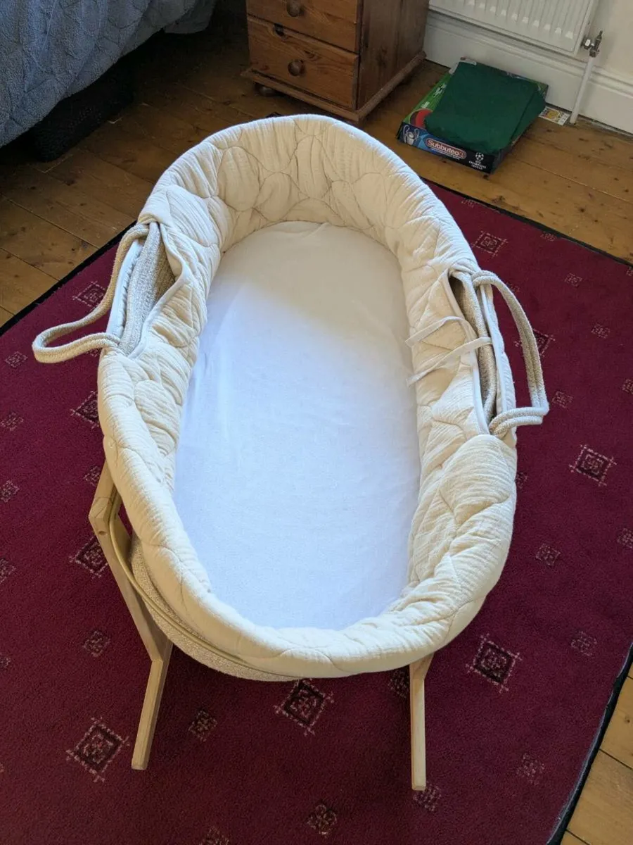 Moses Basket with stand - Image 4