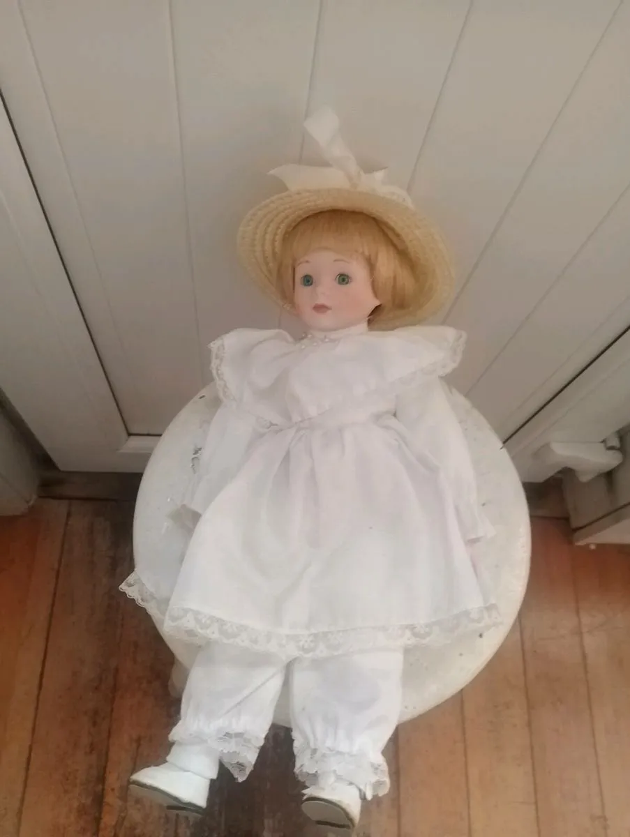 Vintage toy pram and doll - Image 4