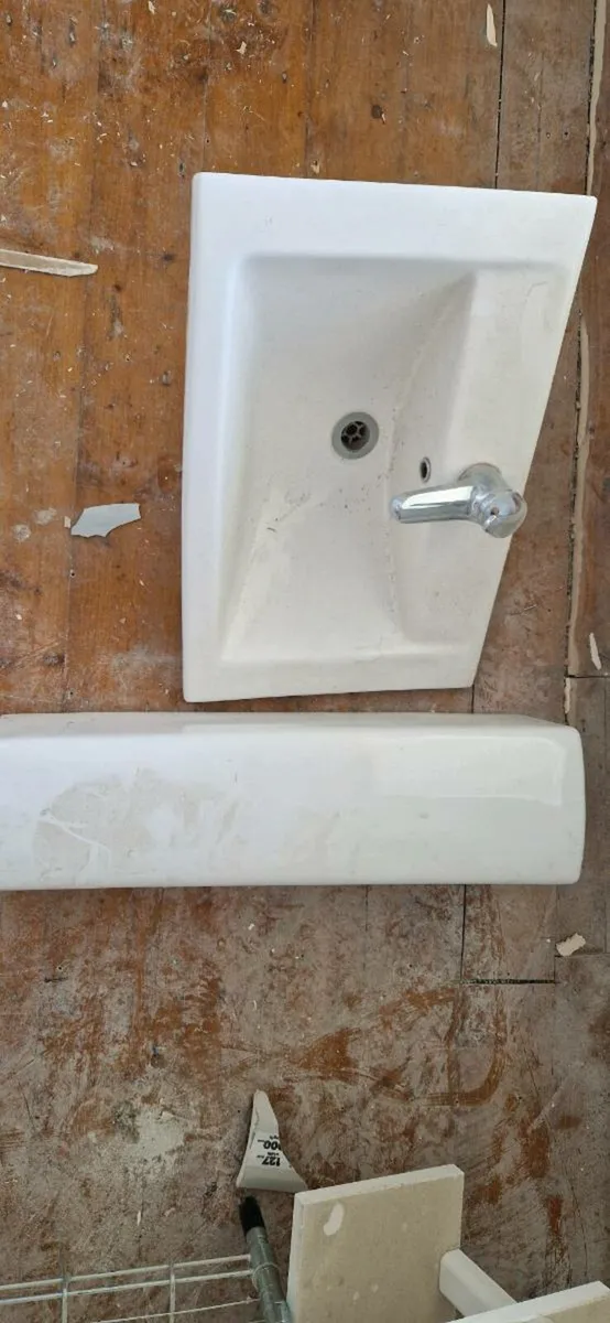 Bathroom sink - Image 2