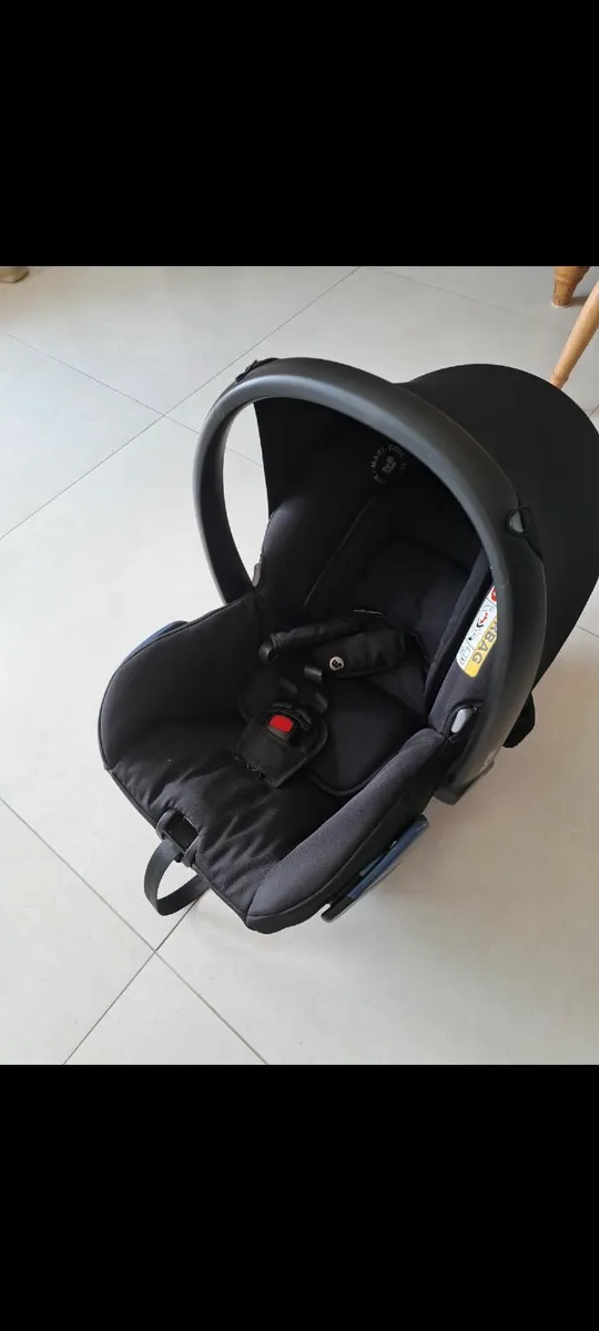 BABY CARRY / CAR SEAT IN PERFECT CONDITION - Image 1