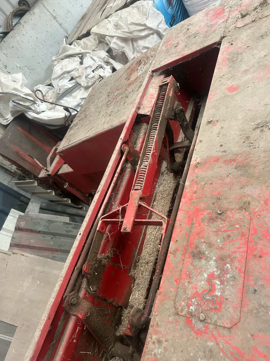 Massey square baler - Image 2