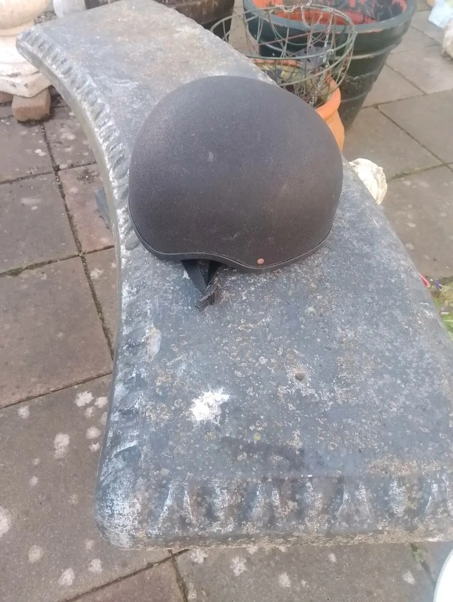 Junior jockeys helmet - Image 1