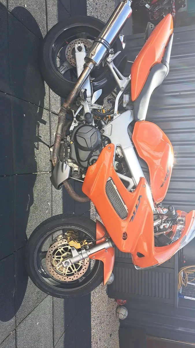Honda vtr 1000 - Image 1