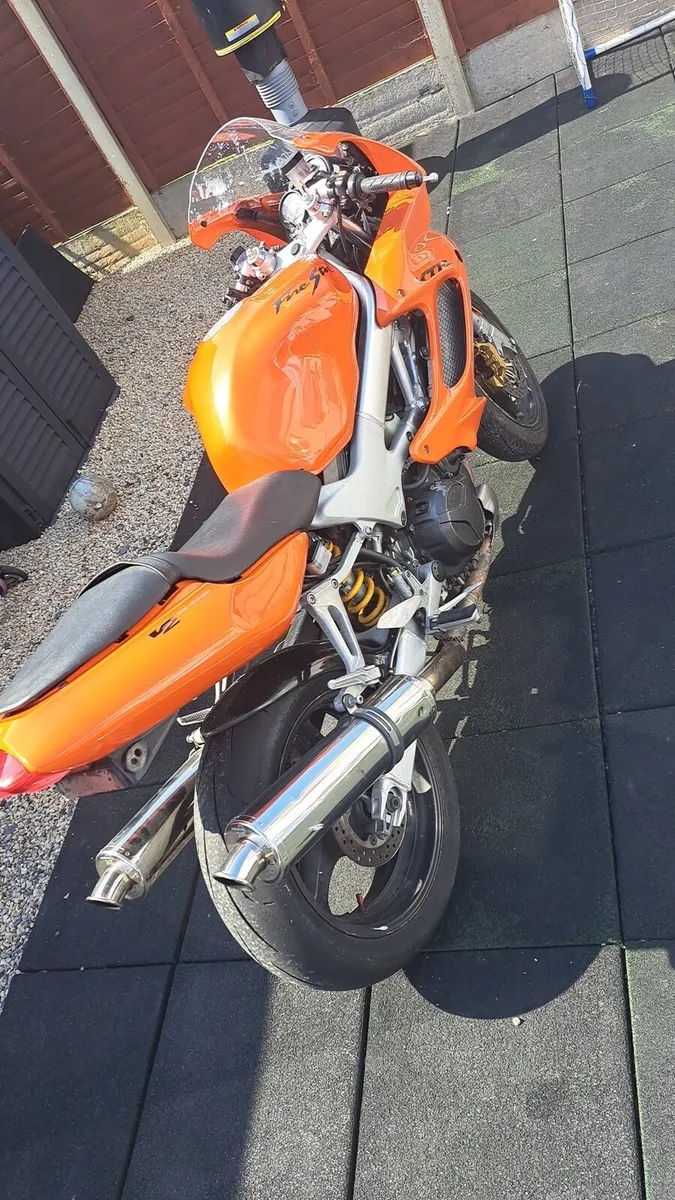Honda vtr 1000 - Image 2