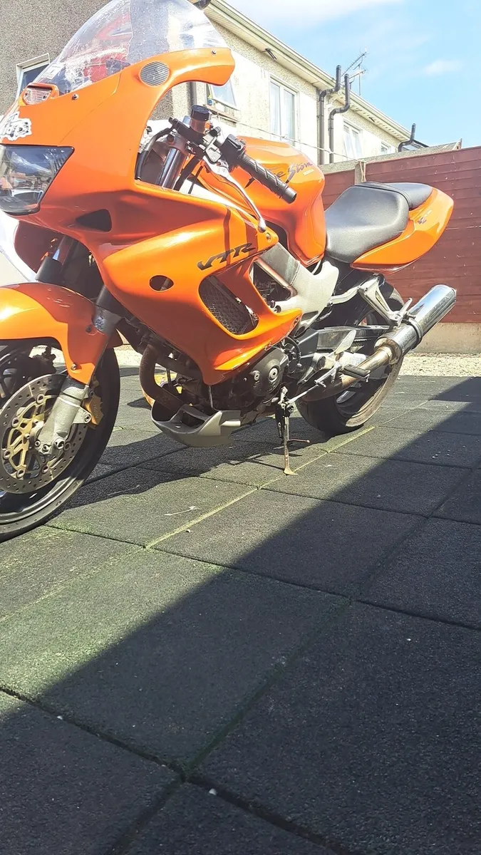 Honda vtr 1000 - Image 3