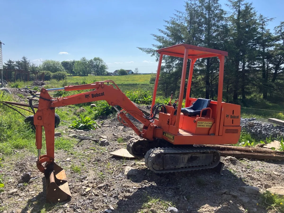 1.5 tonne mini digger - Image 1