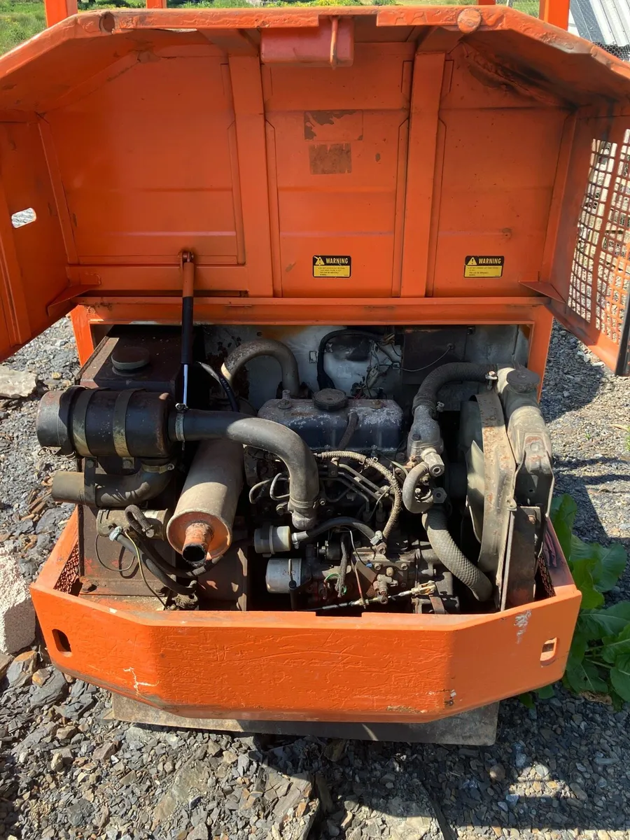 1.5 tonne mini digger - Image 2