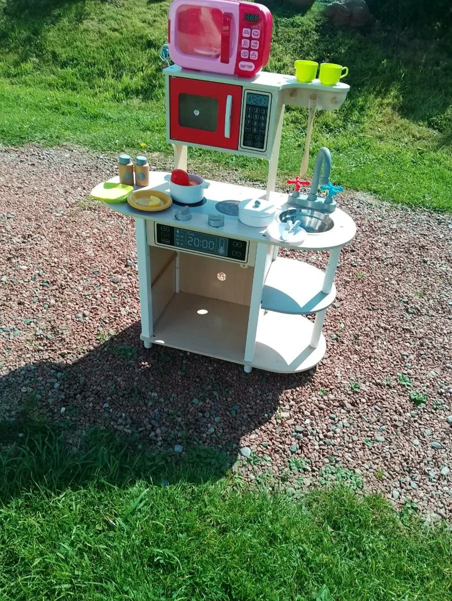 Toy kitchen and accessories - Image 3