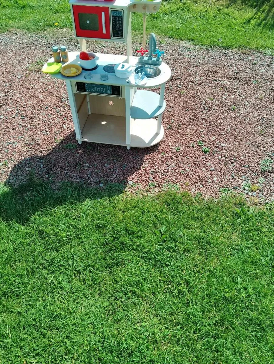 Toy kitchen and accessories - Image 4