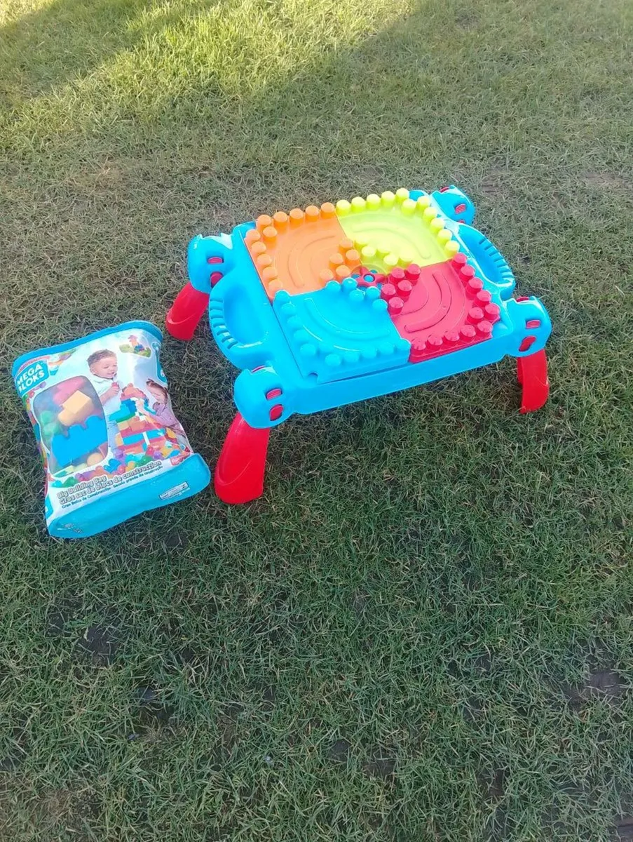 Big blocks and table - Image 2