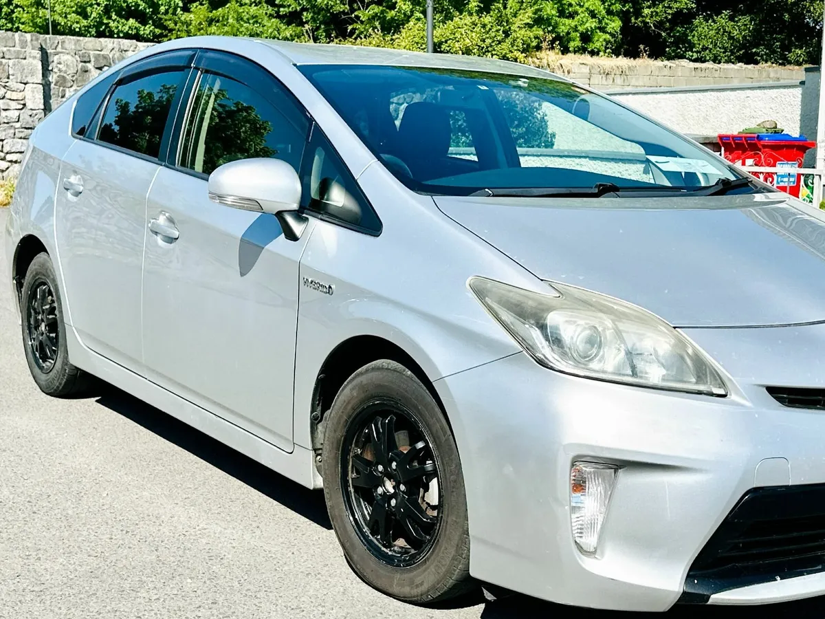 Toyota Prius 2013 - Image 2