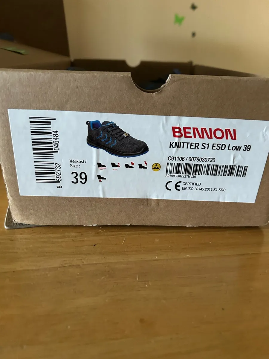 Safety shoes - Image 1