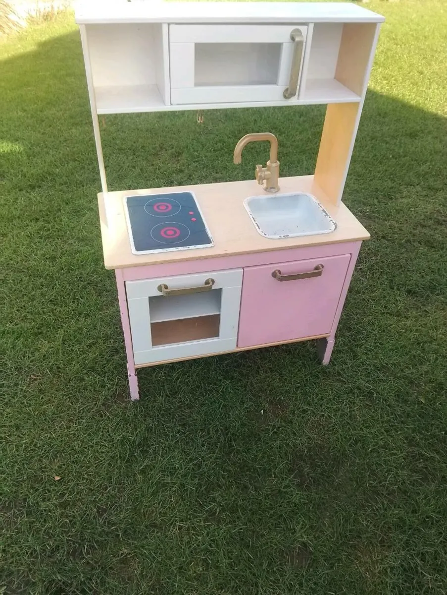 Toy kitchen - Image 1