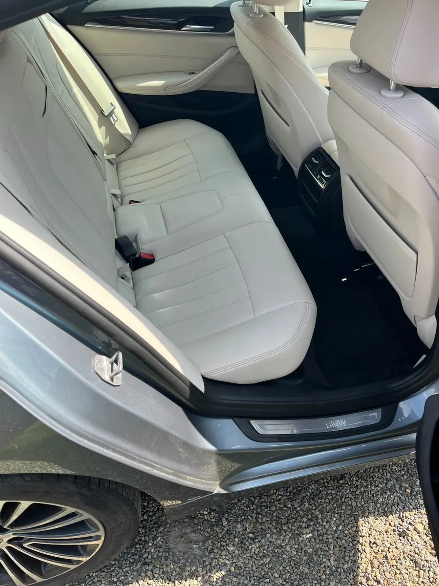 BMW 5-Series 2018 - Image 2