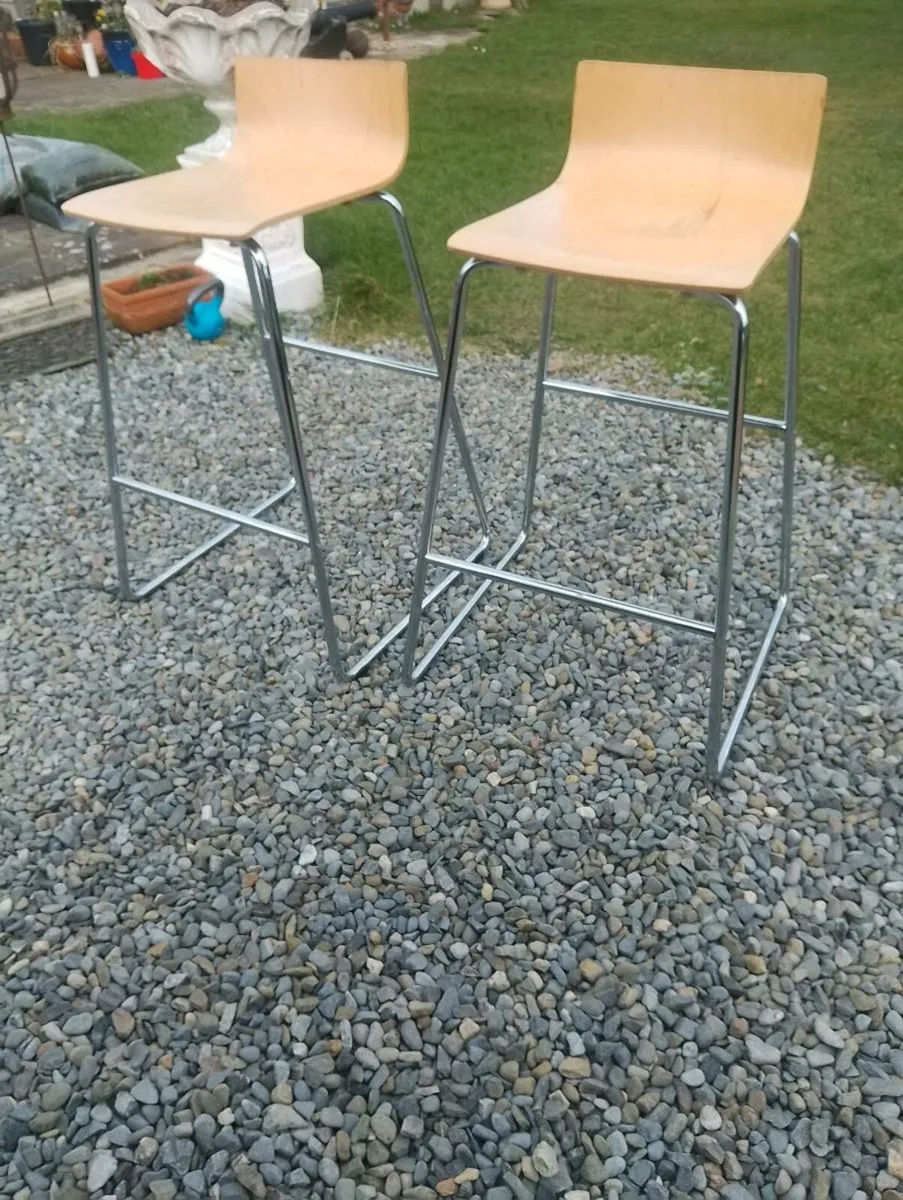 2 stools - Image 1