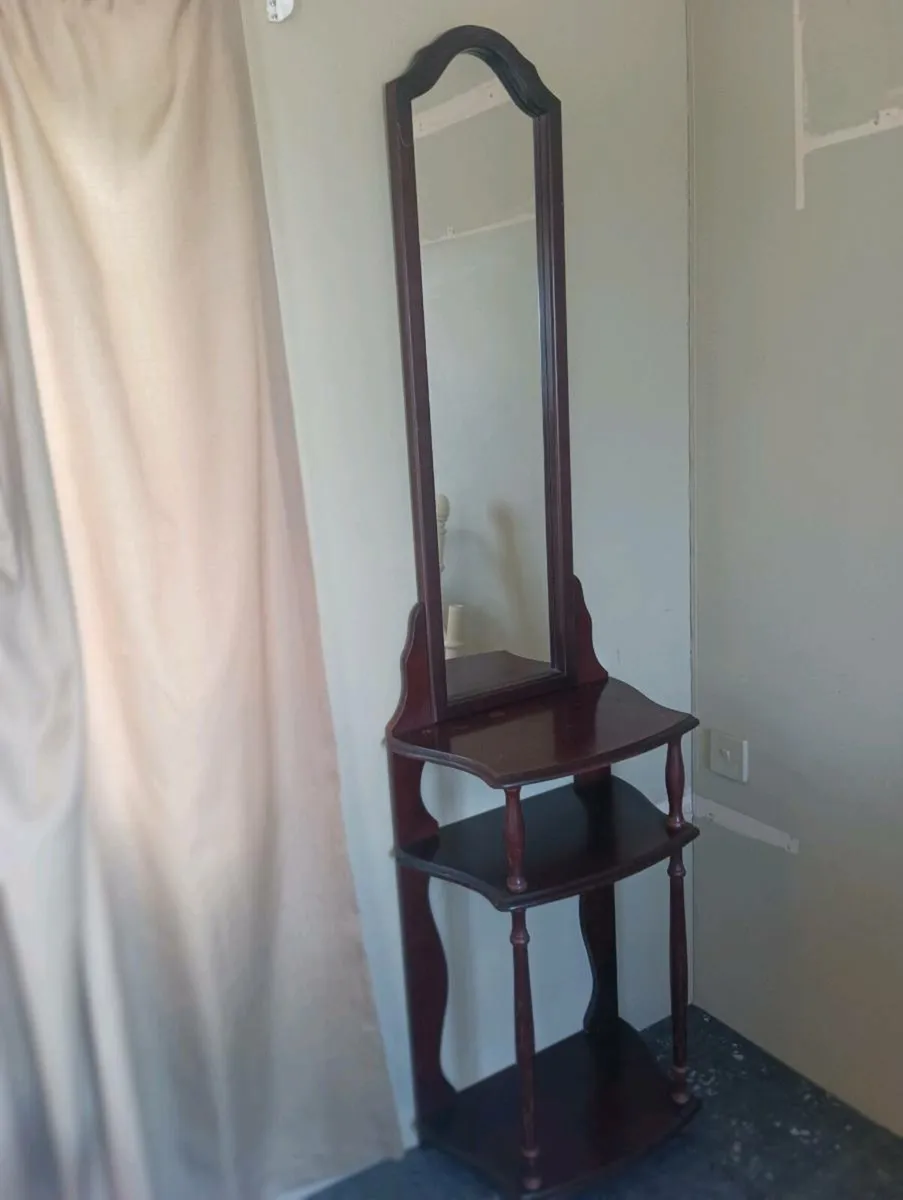 Lovely hall table - Image 2