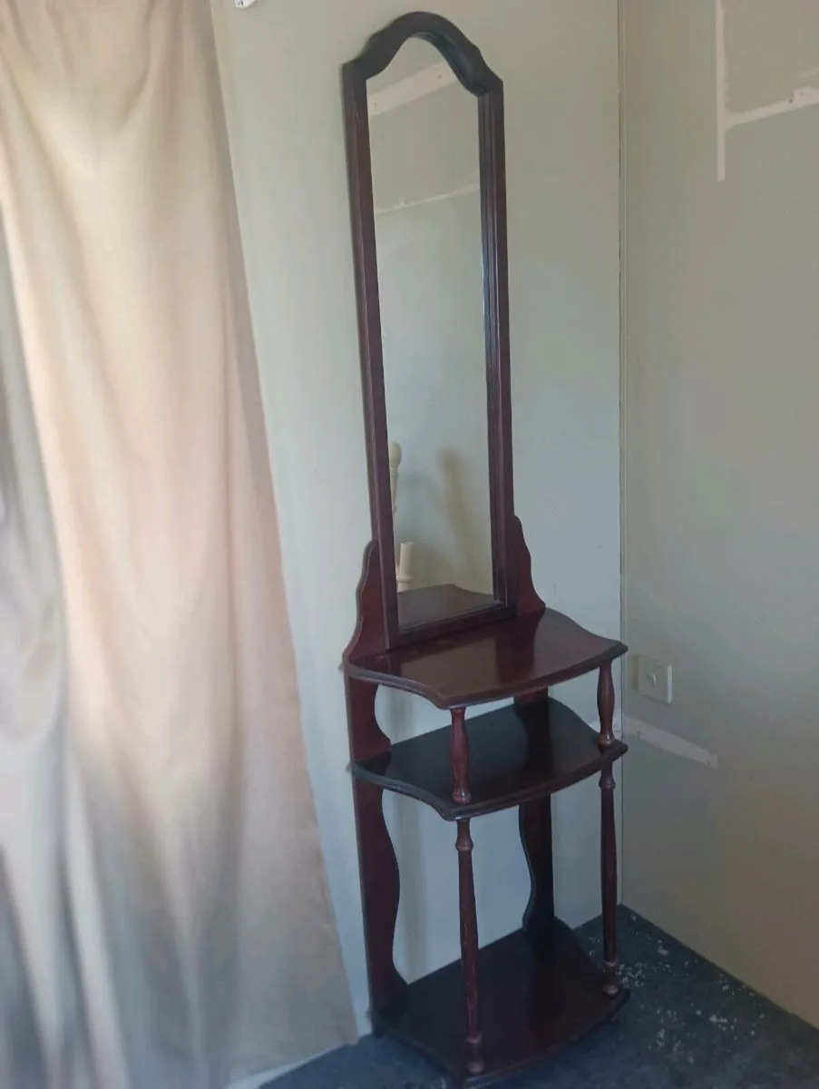 Lovely hall table - Image 4