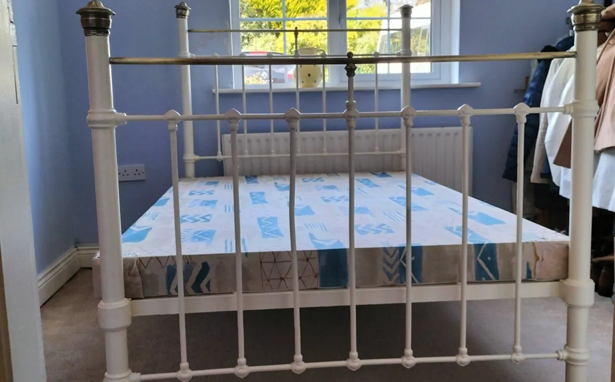 Bed - Image 2