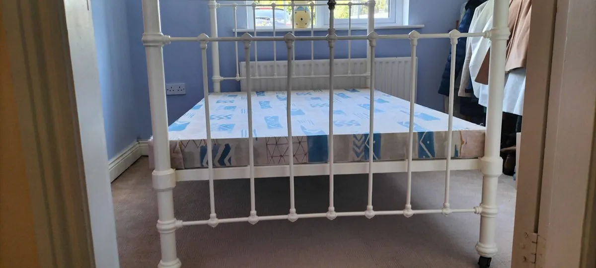 Bed - Image 3