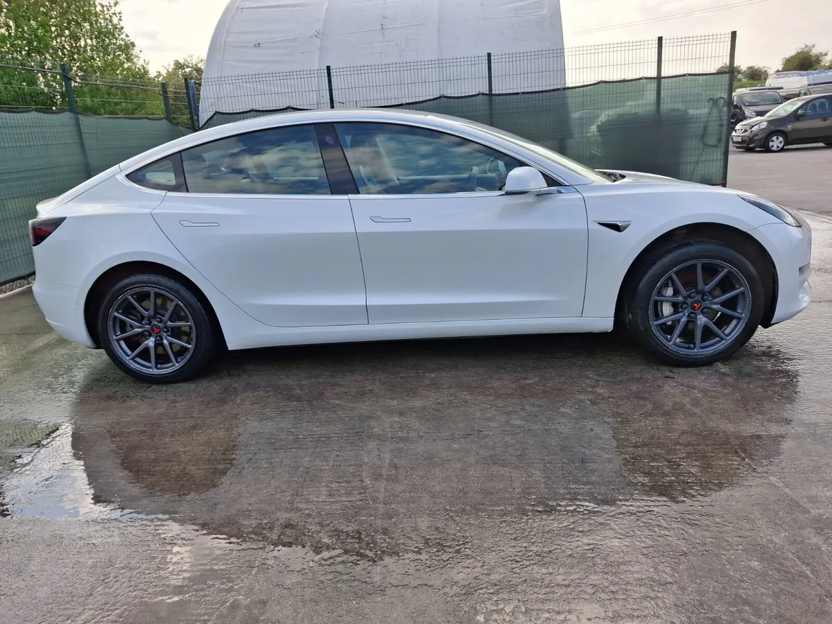 192 Tesla Model 3 Full Self Driving..Light Damage - Image 2