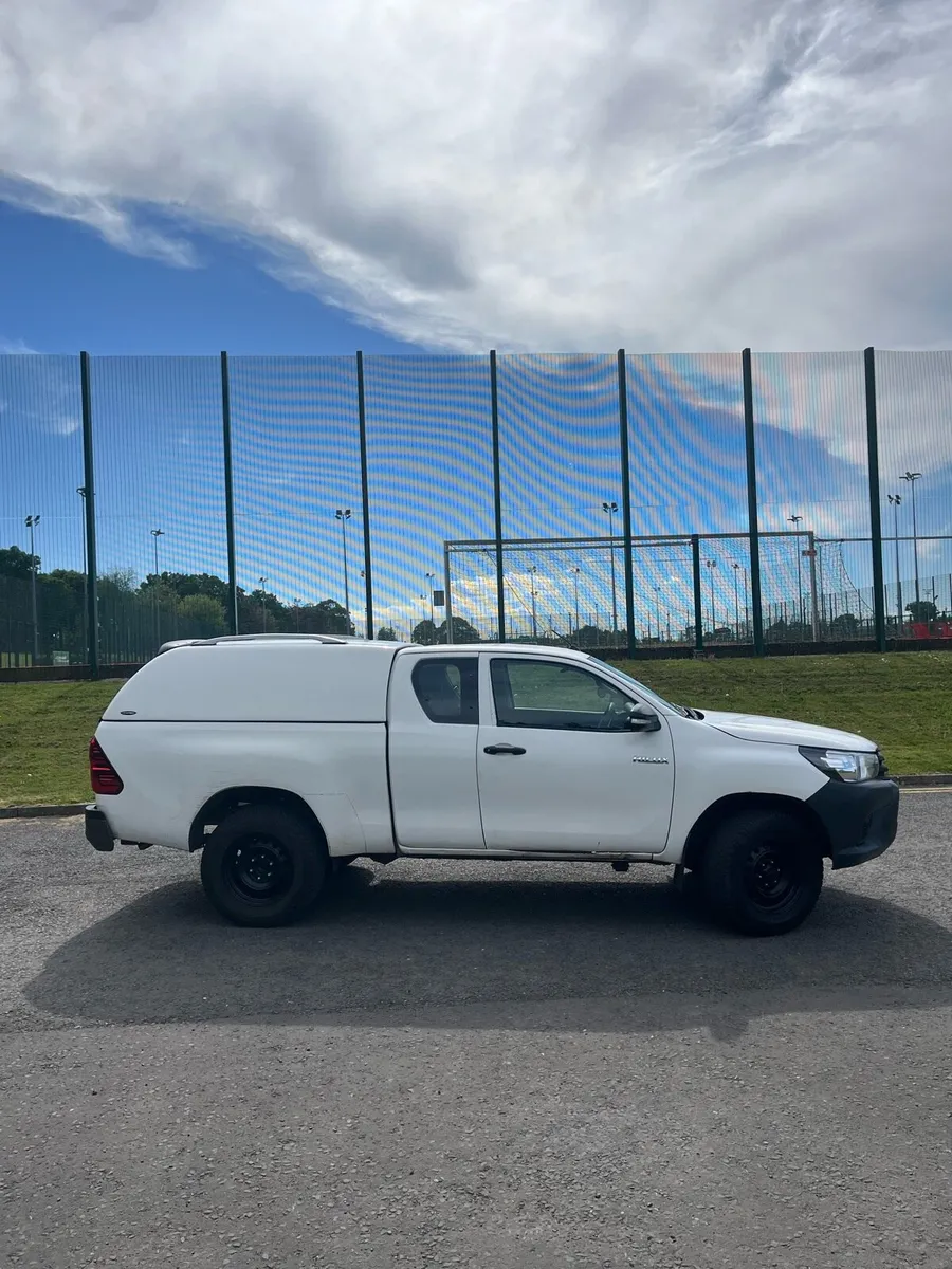 Toyota Hilux Extra Cab 2017 - Image 2