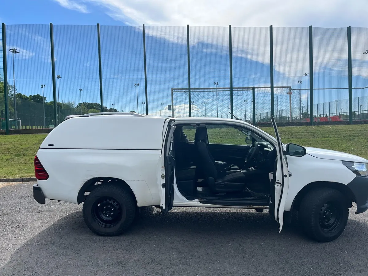 Toyota Hilux Extra Cab 2017 - Image 3