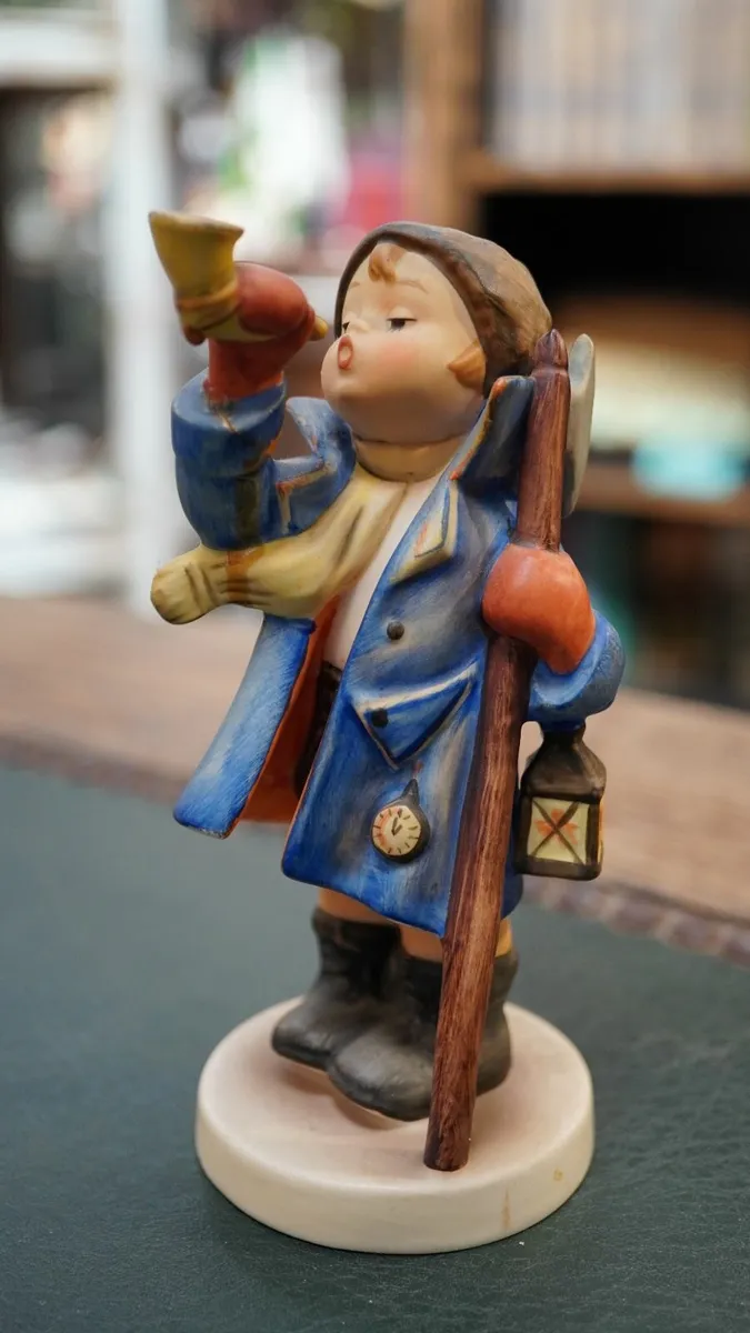 Goebel Hummel Figurine - Hear Ye, Hear Ye - Image 2