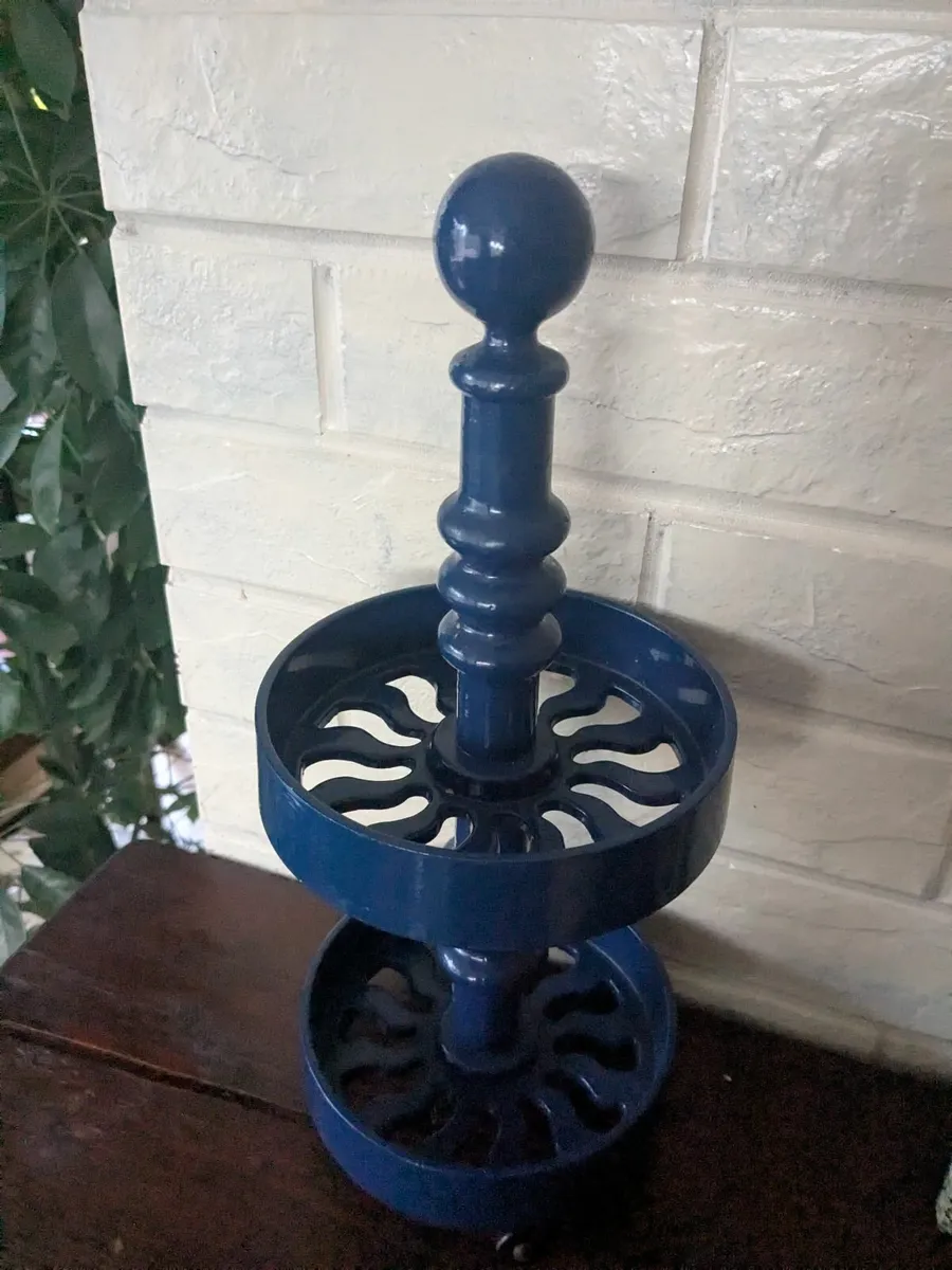Robert Walch vintage iron cast egg/ spices holder - Image 4