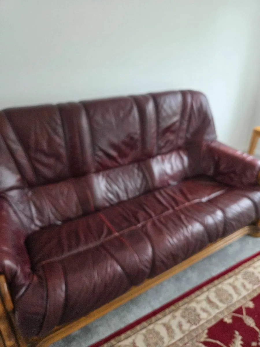 Carpets, sofa and chairs, keyboard - Image 3