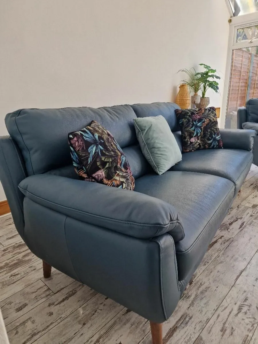 Matching 3 seater leather Sofa and armchair - Image 2