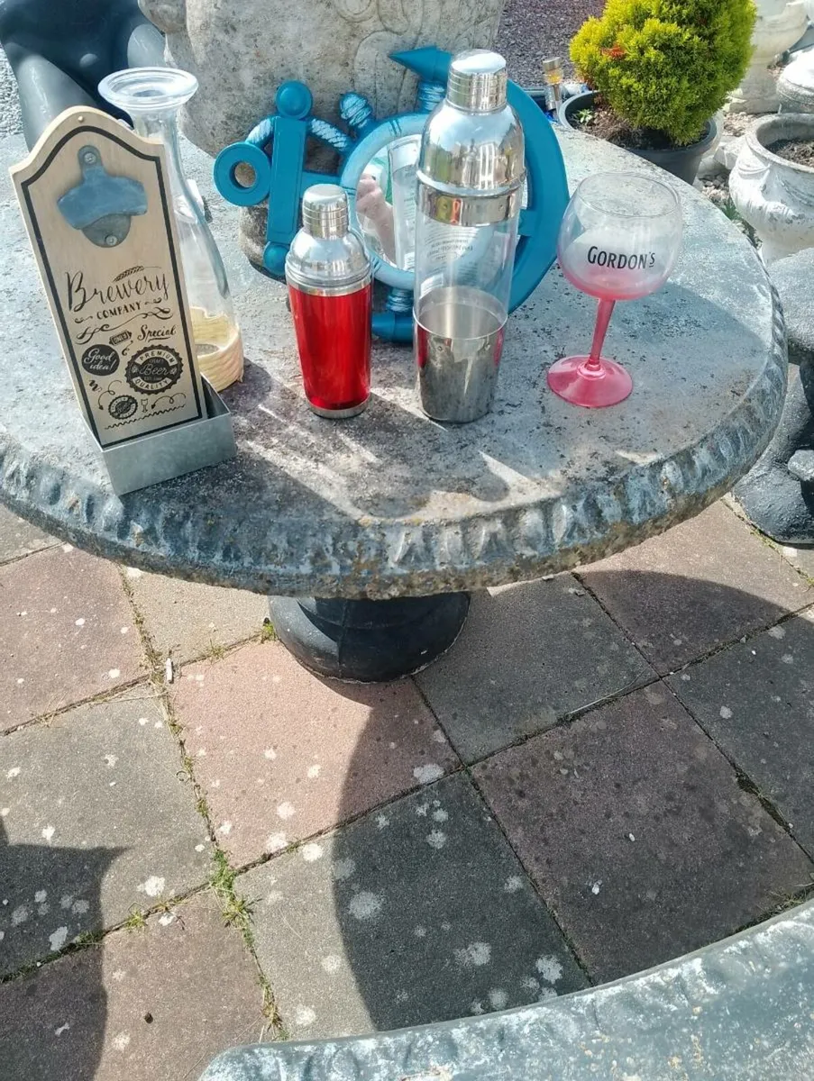 Collection of bar stuff - Image 1