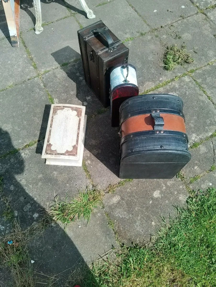 Collection of storage boxes - Image 4