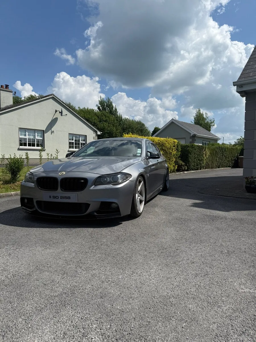 BMW 5-Series 2011 - Image 2