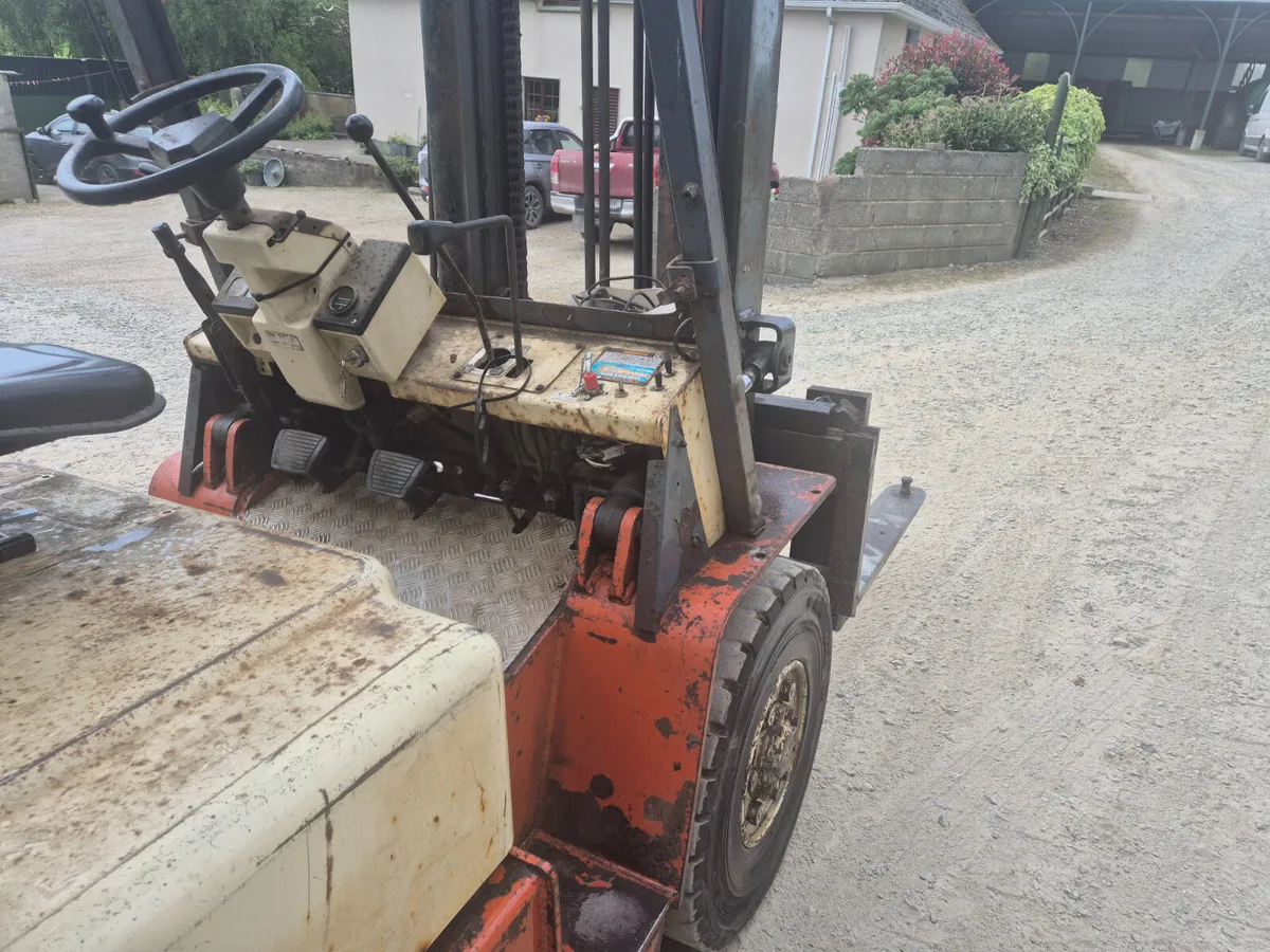 Nissan 4.0 Tonne Forklift - Image 4