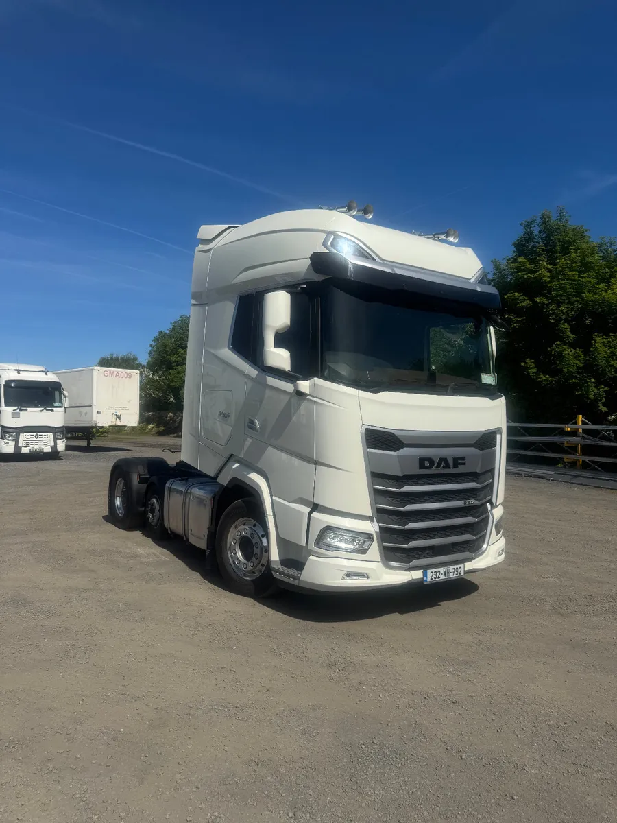 232 DAF XG+ 6x2 - Image 1