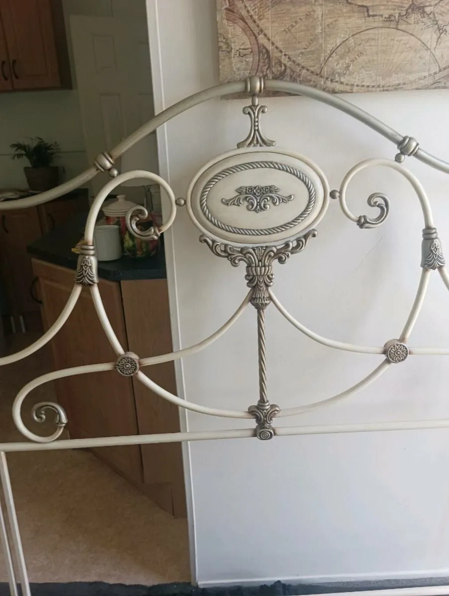 Beautiful 5 ft headboard stunning - Image 3