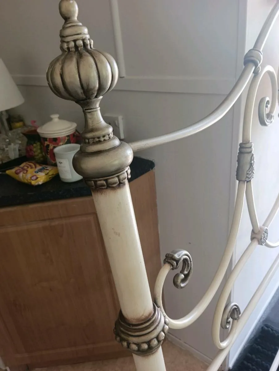 Beautiful 5 ft headboard stunning - Image 4