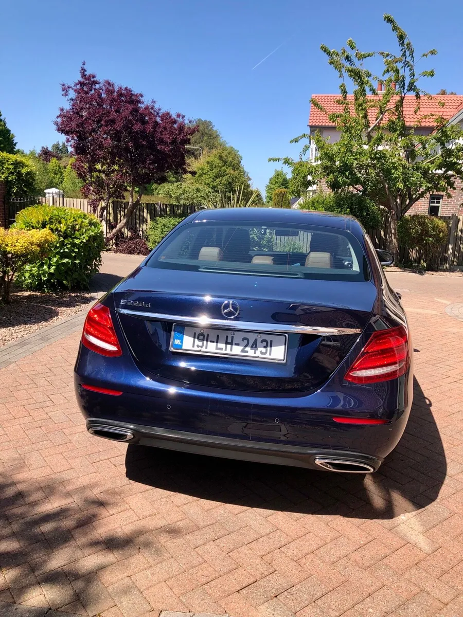 A car - Image 4